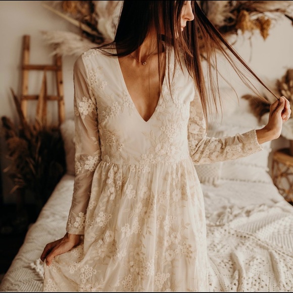 Heirloom Lace Wedding Gown - NWT - Picture 1 of 7